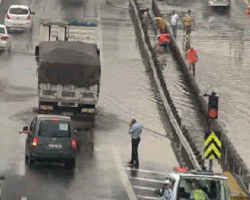 İstanbul'da Yollar Göle Döndü!