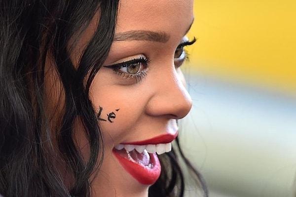 Rihanna Dünya Kupasının finalini Maracanã Stadyumunda yerinde seyretti.