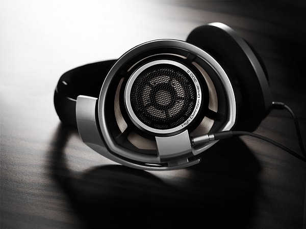 1. Sennheiser HD 800