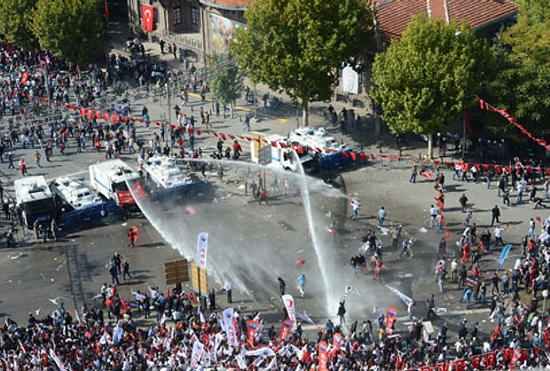 Biber gazlı Cumhuriyet Bayramı kutlaması