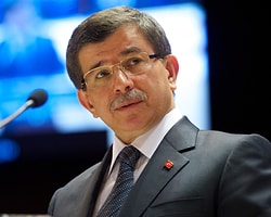 Erdoğan Davutoğlu'nu İşaret Etti