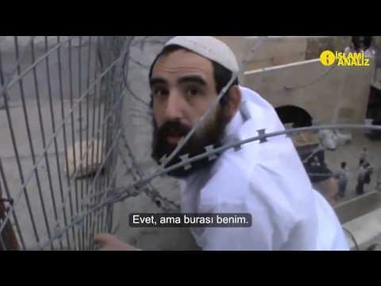 Filistin Bayrağını İndirmek İsteyen İsrailli