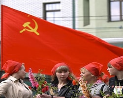 Ukrayna'da Komünistleri Parlamentodan Attılar