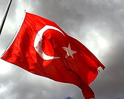 İncirlik'te Bayrak Krizi