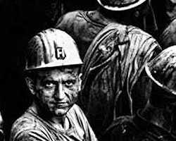 Enerji ve Tabii Kaynaklar Bakanı Taner Yıldız, Soma’da 13 Mayıs’ta yaşanan faciada 301 madenci yaşamını yitirirken ortaya çıkan paslı, tahta burun tıkaçlı ilkem maskelerde sorumluluğun Çalışma ve Sosyal Güvenlik Bakanlığı’nda olduğunu bildirdi.