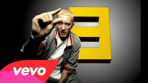 2002 yılında çıkış yapan dünyaca ünlü rap sanatçısı Eminem'in en sevilen parçalarından biri olan "Without Me" bugün "_cansuuu_" adlı kullanıcı sayesinde hepimizin diline dolandı.