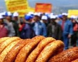 CHP İstanbul Milletvekili Umut Oran, on milyonlarca işçi, memur ve emeklinin düşük maaşları nedeniyle bu bayrama da buruk girdiğini, bayramın tadının olmadığını ifade etti.