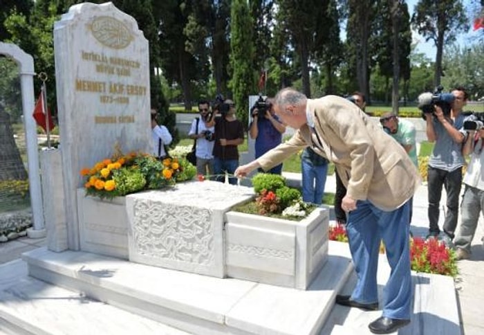 İhsanoğlu'ndan İstiklal Marşı Gafı