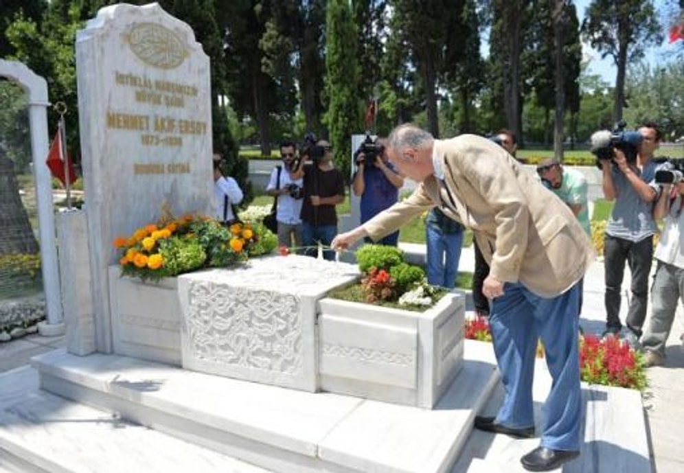 İhsanoğlu'ndan İstiklal Marşı Gafı