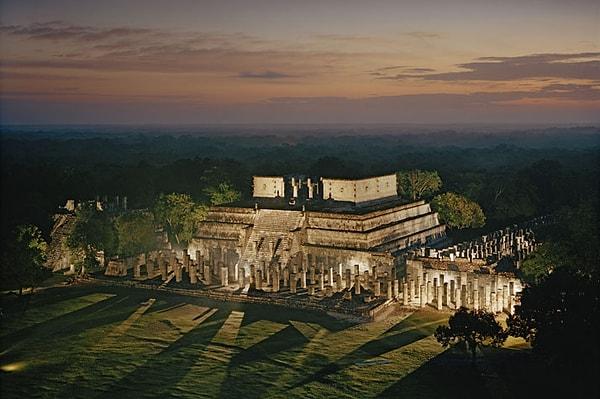 Maya uygarlığı en saygı duyulan ve en üretken antik kültürlerden biri olmasına rağmen hala bir gizem perdesiyle çevrilidir.