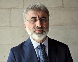 Enerji Bakanı Taner Yıldız'a İspanya'dan avukat olduğunu iddia ederek mektup gönderen kişi 15.7 milyon euro miras kaldığını ileri sürdü. Bakanlık avukatları "etik değil" diyerek reddettikleri teklifi araştırınca altından dolandırıcılık çıktı.