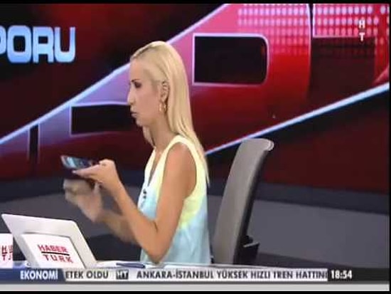 Canlı Yayında Telefonla Oynarken Yakalanan Balçiçek İlter