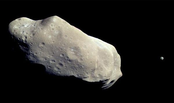 1. Uzayda "243 Ida" diye adlandırılan kendi uydusu olan bir asteroit vardır.