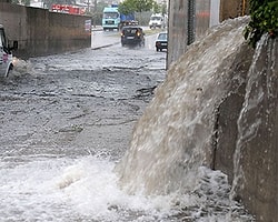 İzmir'de Yağış Bir Can Aldı