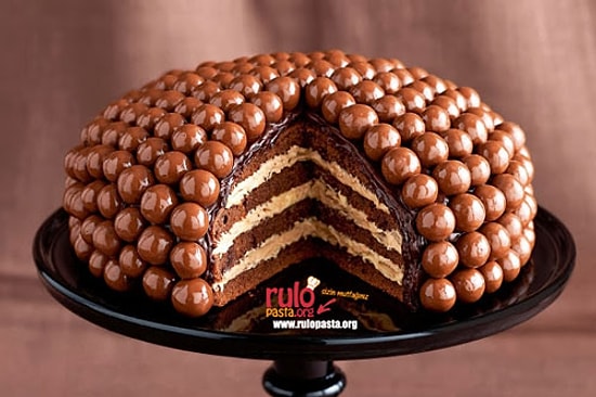 Çikolata Drajeli Pasta Tarifi