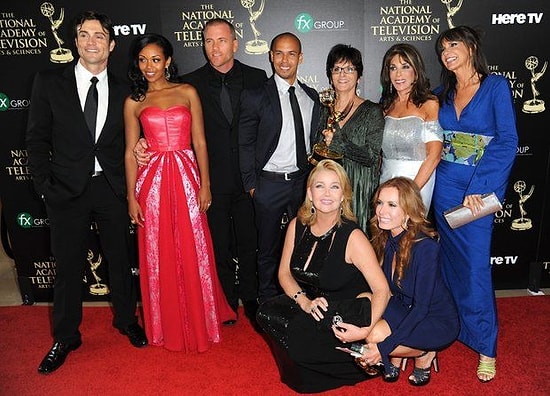 Dizi Bağımlıları Toplanın! İşte Emmy'leri İzlerken Yapacağınız 10 Kilit Muhabbet