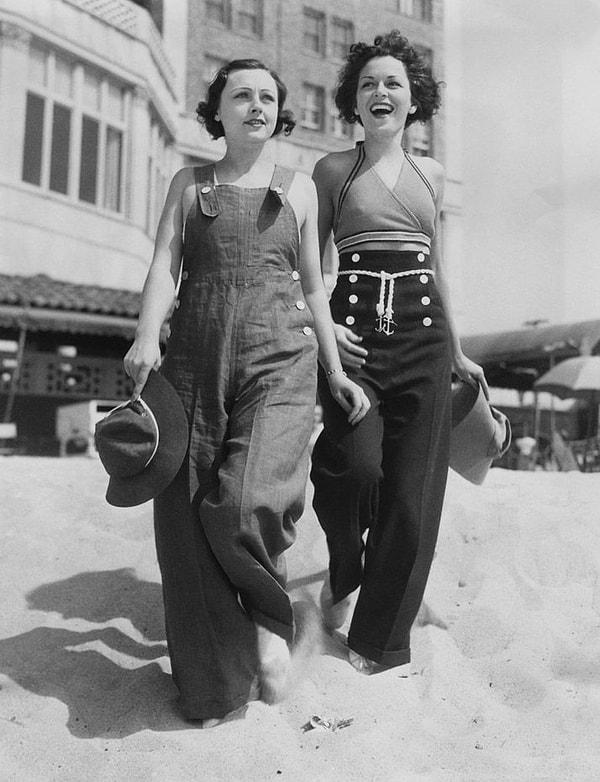 2. 1920'lerde plaja giden iki kadın
