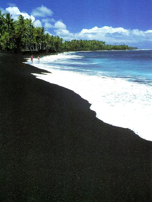 Siyah kum sahilleri.