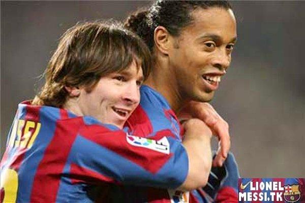 8. Messi'nin Ronaldinho'nun çırağı olduğu zamanlar :)