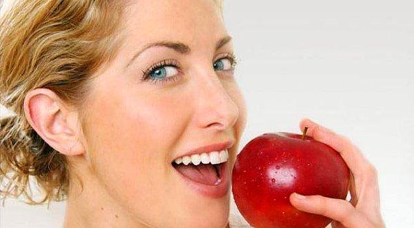 7. Antik Yunan’da bir kadına elma fırlatmak evlenme teklifi anlamına geliyordu.