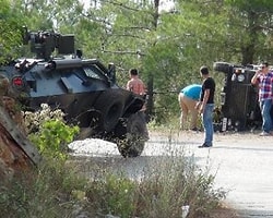 Askeri Minibüs Devrildi: 12 Asker Yaralı