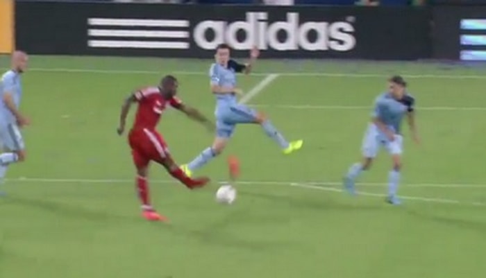 Kaleye Topu Sokamadı Fakat Ayakkabısı Ağlarla Buluştu