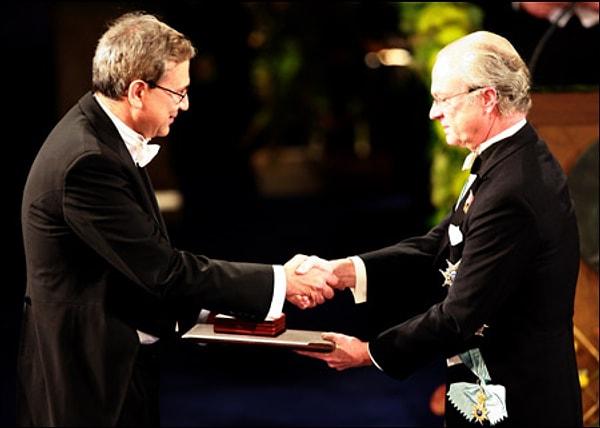 1. Nobel Edebiyat Ödülü’nün Orhan Pamuk’a verilmesi