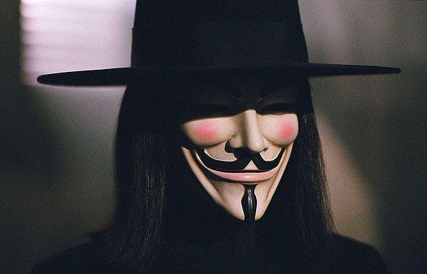 5. Uzunca süre maske takarsan, altındaki kişiliği de unutursun. (V for Vendetta)