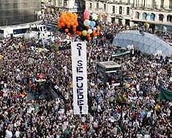 Barcelona'da 'Edepsiz Turistler' Eylemi