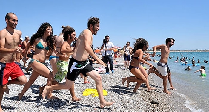 Antalya'da Kadınlar Plajına Protesto