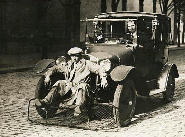 Araba Önü Yaya Süpürgeci (Fransa 1924)