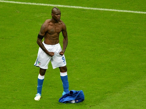 Balotelli Nin Tam Bir Cilgin Oldugunun 11 Kaniti Onedio Com