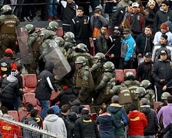Şili'de Taraftar Polis Dövdü