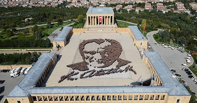 Dünyanın En Büyük Canlı Atatürk Portresi