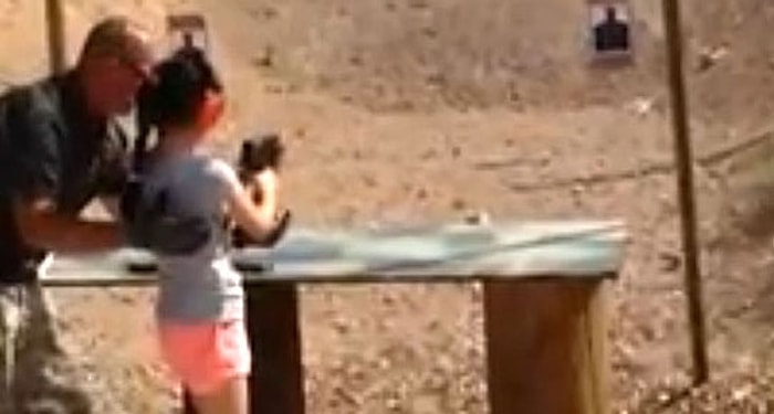 ABD'de 9 Yaşındaki Çocuk Yanlışlıkla 'Silah Eğitmenini' Öldürdü