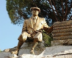 CHP’den İçişleri’ne “Atatürk heykellerine iki ayda kaç saldırı yapıldı, kaç kişi gözaltına alındı? Görevini ihmalden ceza alan polis veya jandarma var mı?” sorusu.