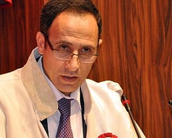 Rektöre Bıçaklı Saldırı