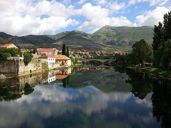 44. Bosna Hersek - ülkenin en güneyindeki Trenbinje kasabası ve yansımalar.