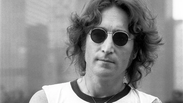"Her zaman olduğu gibi,her aptal adamın arkasında mükemmel bir kadın vardır."  - John Lennon