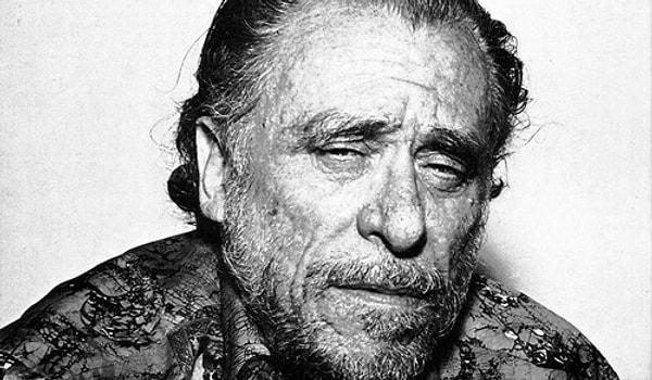 20. "Hıçkırarak ağlayan bir kadının gözyaşları, ağlatan adamın başına geleceklerinin altına atılacak imzadır." - Charles Bukowski