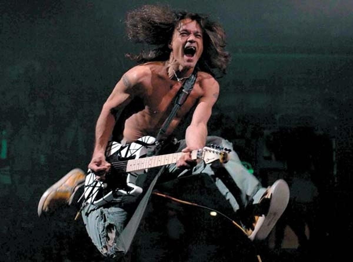 Лучшее видео рока. Эдди Ван Хален 2019. Van Halen вокалист. Гитара Eddie van Halen. Ван Хален в прыжке.