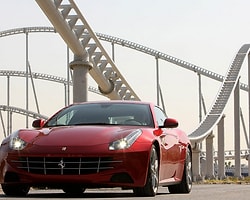Apple CarPlay'le Trafiğe Çıkan İlk Araç Ferrari FF Oldu