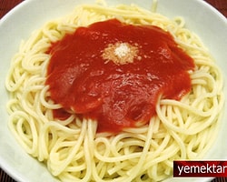 Domates Soslu Makarna Tarifi