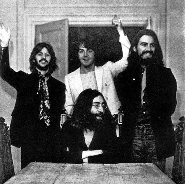 15. 8 Aralık 1980 - The Beatles' Last Photo Together as a Band