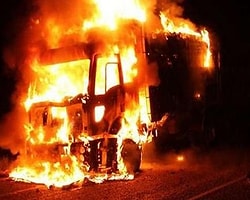 PKK Yol Kesip, Kamyonları Yaktı!