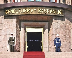 'Askere Yaylım Ateşi Açıldı'