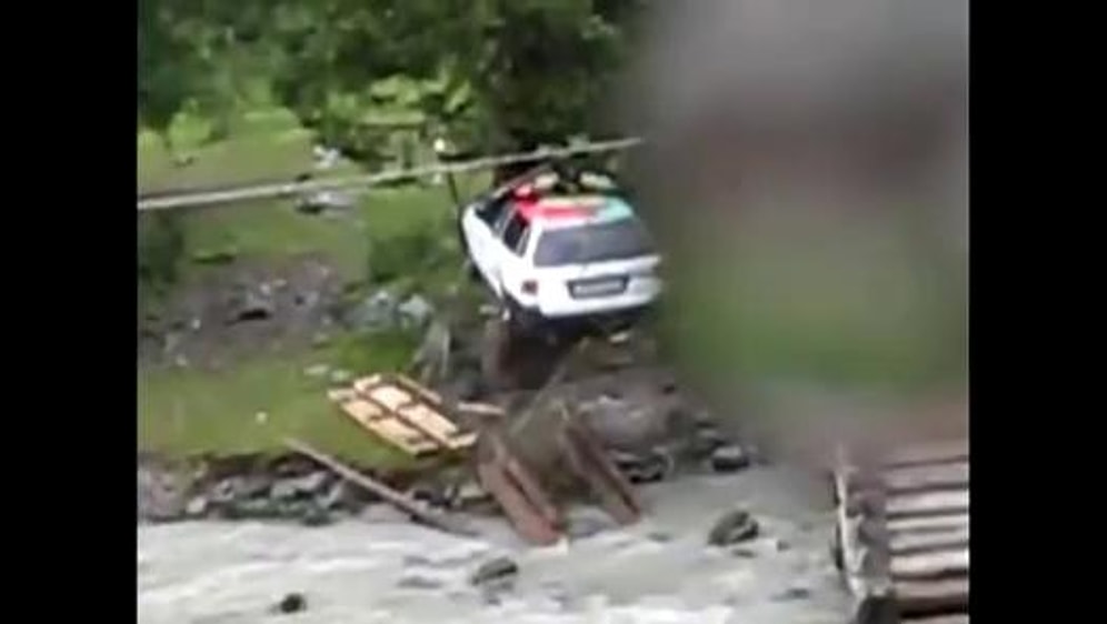 Dere Üzerinden Araba Geçirmek | Rus Teknolojisi İçerir