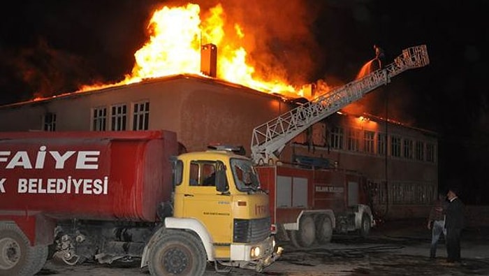 Molotofla Yakılan 3 Okulda Eğitim 1 Hafta Sonra Başlayacak