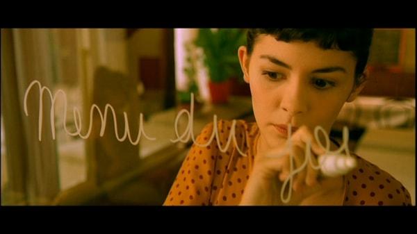2. Filmin kahramanı Amélie, sade hayatına tek başına renk verir.