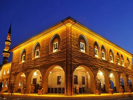 Hacı Bayram Veli Camii'de namaz kılmadan gidilmez.